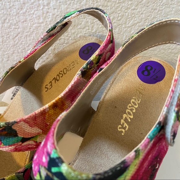 Spring Flower Strap Wedges With Adjustable Strap - Picture 3 of 4